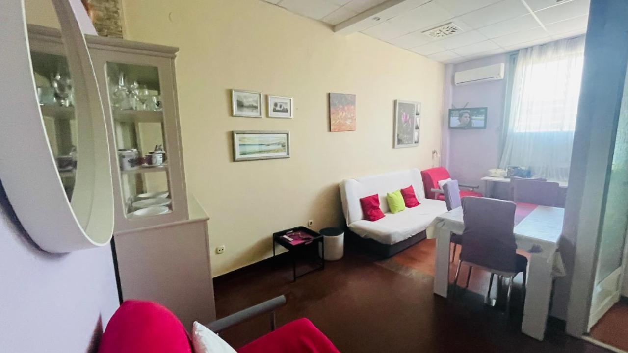 Apartment Vintage Inside Galleria - *